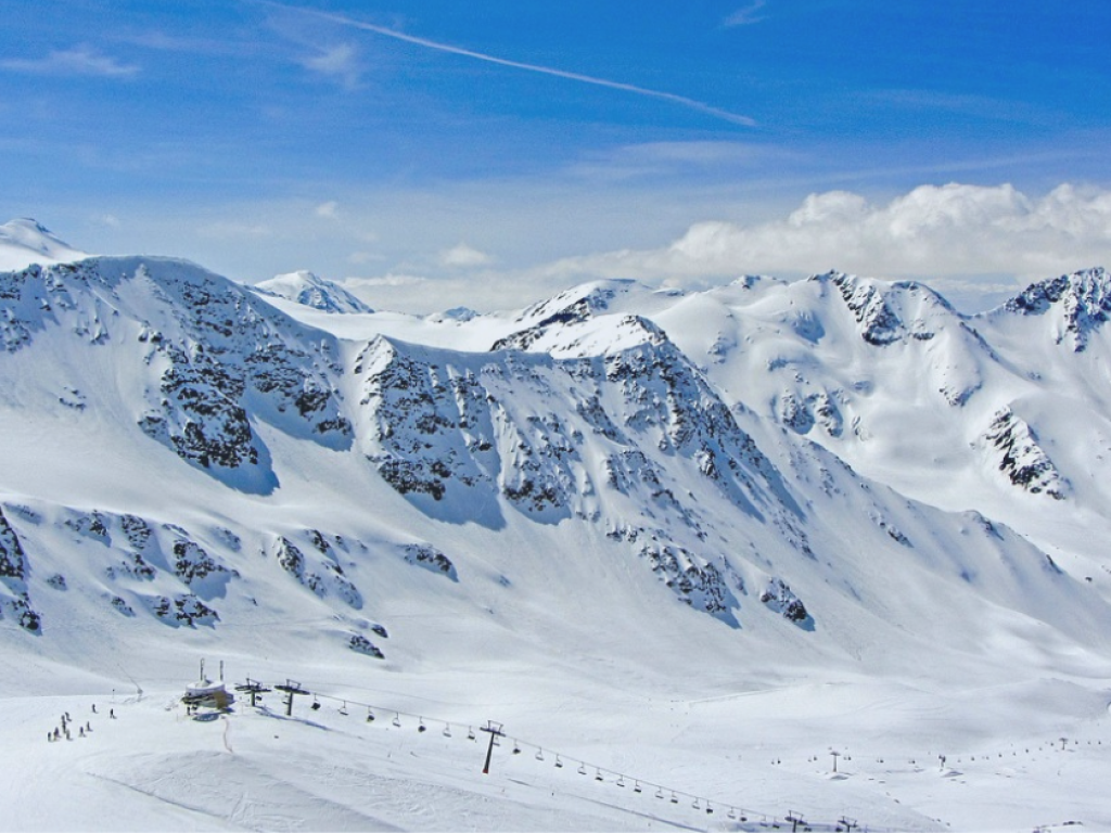 Spring Skiing Japan 2025