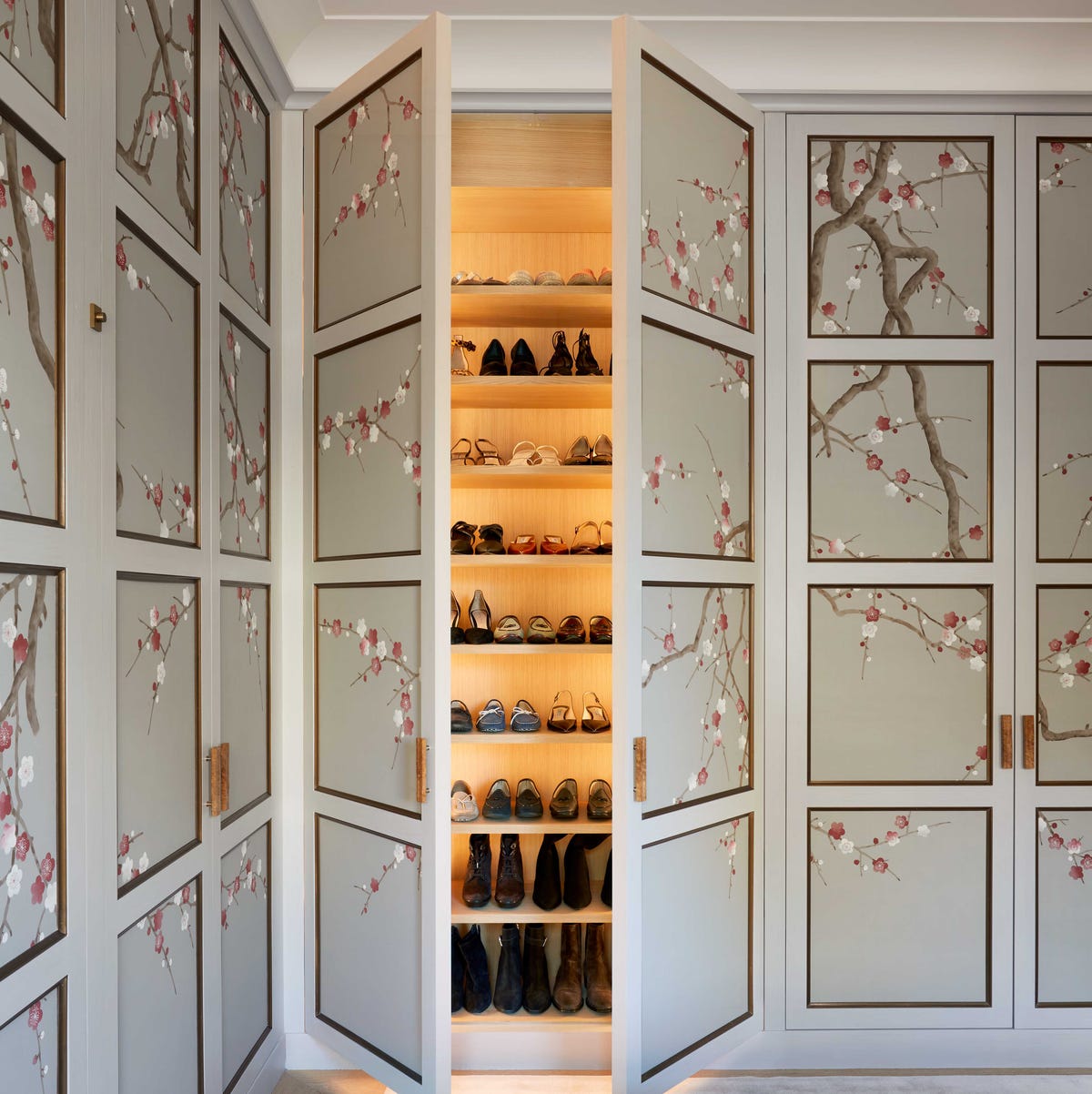 10 Stunning Closet Door Ideas to Elevate Your Home - Image 2