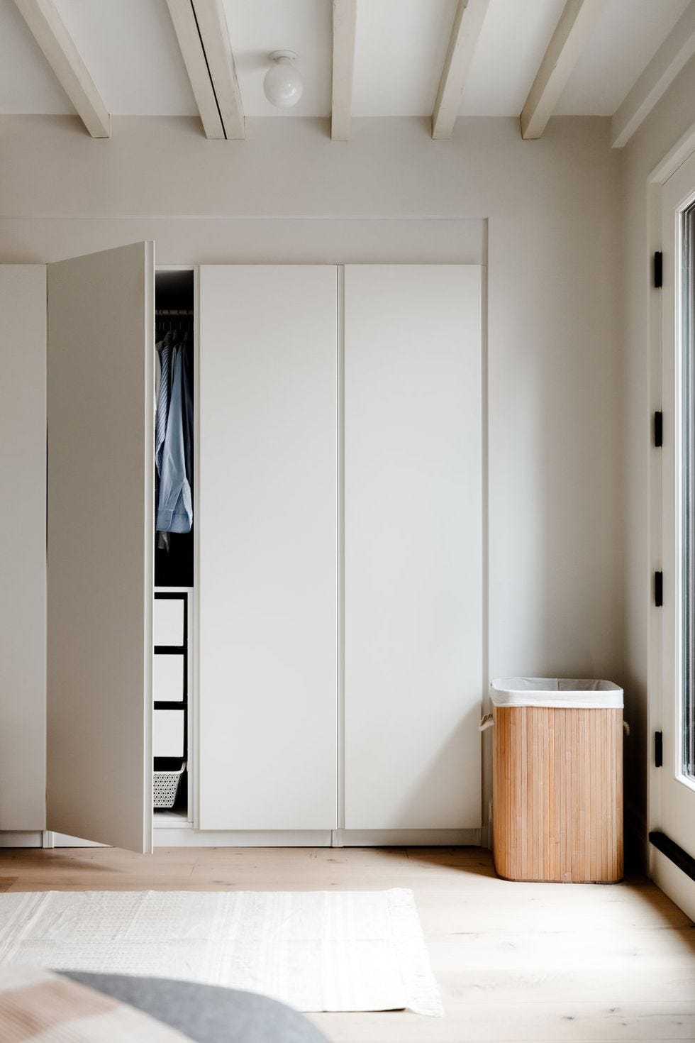 10 Stunning Closet Door Ideas to Elevate Your Home - Image 4