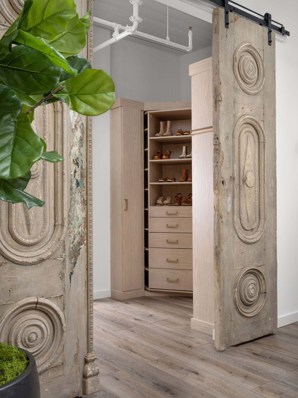 10 Stunning Closet Door Ideas to Elevate Your Home - Image 5